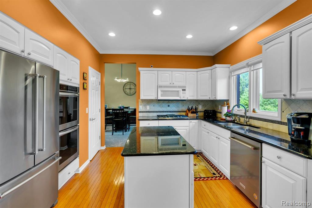858 WOODSIDE Court, Lake Orion, MI — Photo 8
