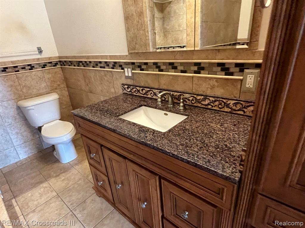 48295 BAYSHORE Drive, Van Buren, MI 48111 — Photo 12