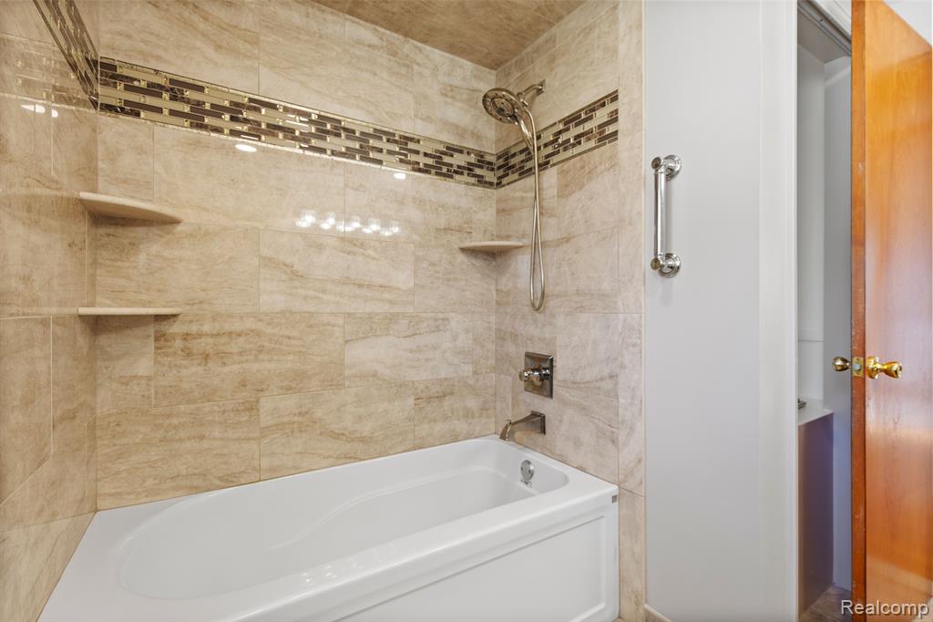 8573 SAN MARCO Boulevard, Sterling Heights, MI 48313 — Photo 15