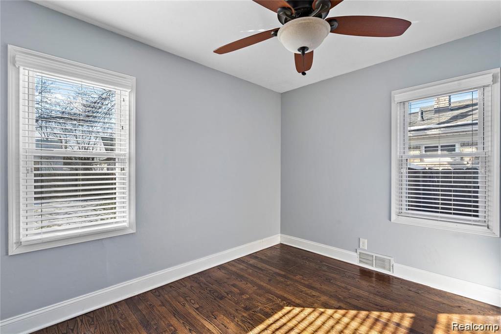 4033 OAKSHIRE Avenue, Berkley, MI 48072 — Photo 8