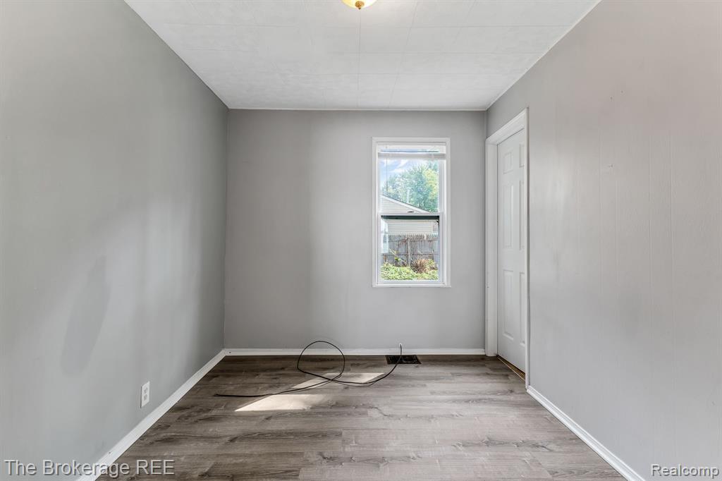 467 W MAXLOW Avenue, Hazel Park, MI 48030 — Photo 16