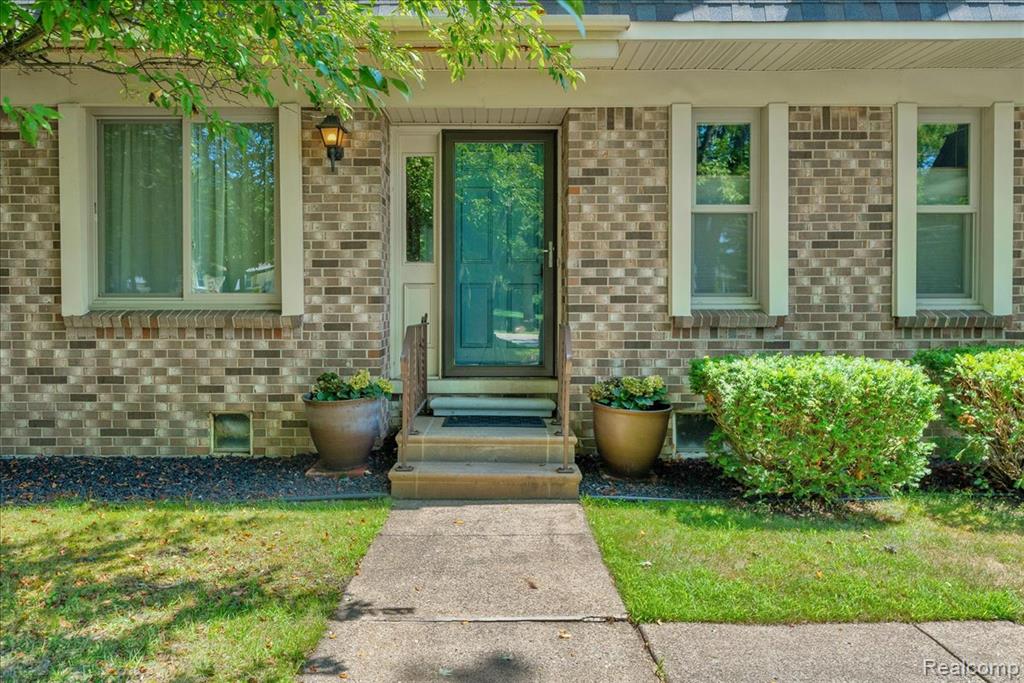 6130 Carroll Lake Rd Road, 1, Commerce Twp, MI 48382 — Photo 2