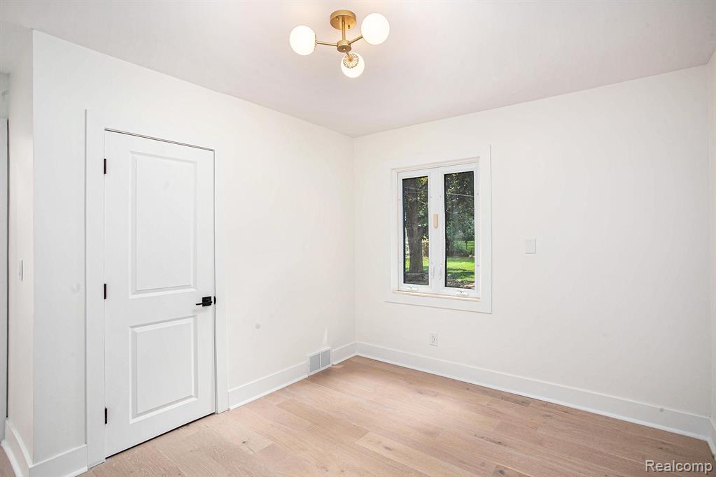 31100 W Rutland Street, Beverly Hills, MI 48025 — Photo 16