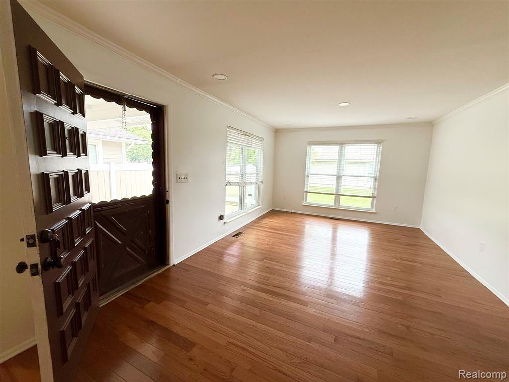 39613 Village Wood Ln, Novi, MI — Photo 2