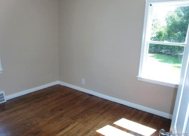 19724 ELKHART Street, Harper Woods, MI 48225 — Photo 8