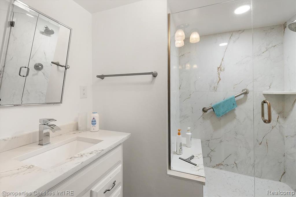 1808 Moors Court, Bloomfield Hills, MI, 48302