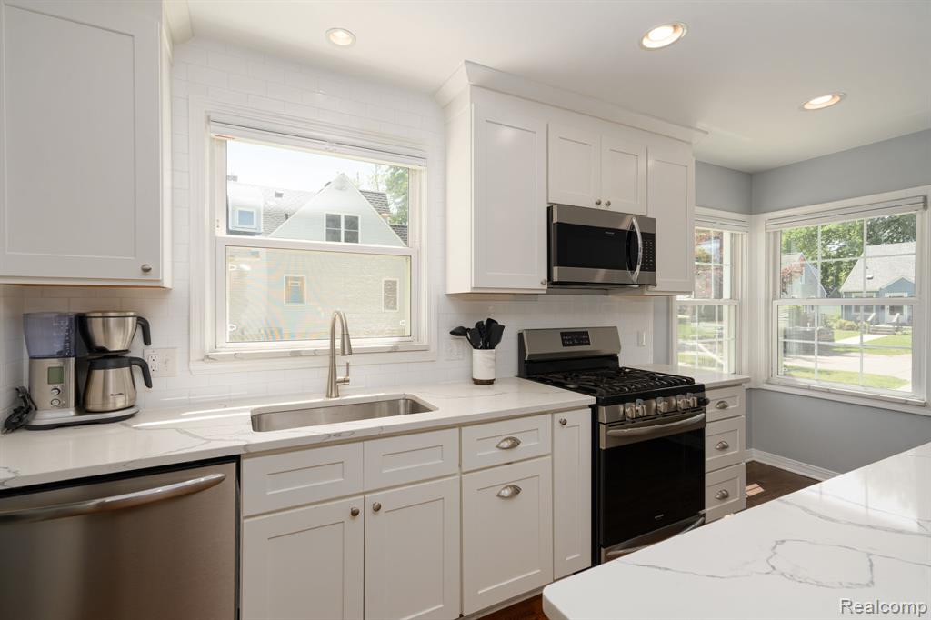 2036 Gardner Avenue, Berkley, MI 48072 — Photo 7