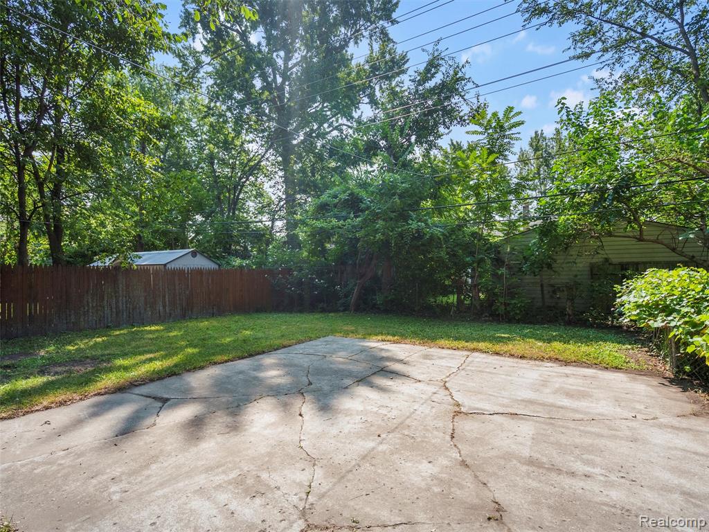 431 W Madge Avenue, Hazel Park, MI 48030 — Photo 16