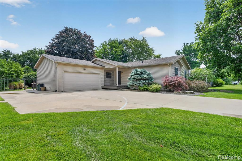 6409 Hollyhock Trail, Brighton, MI 48116