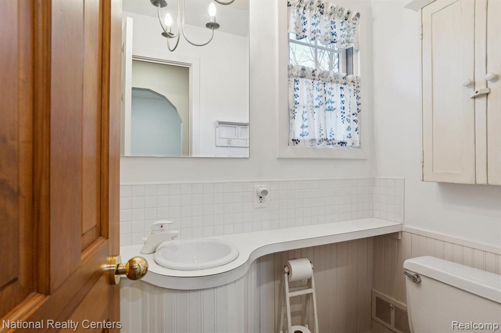 5621 Eastman Boulevard, West Bloomfield, MI 48323 — Photo 41