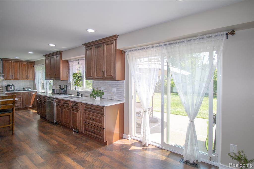 7878 Capri Drive, Canton, MI 48187 — Photo 19