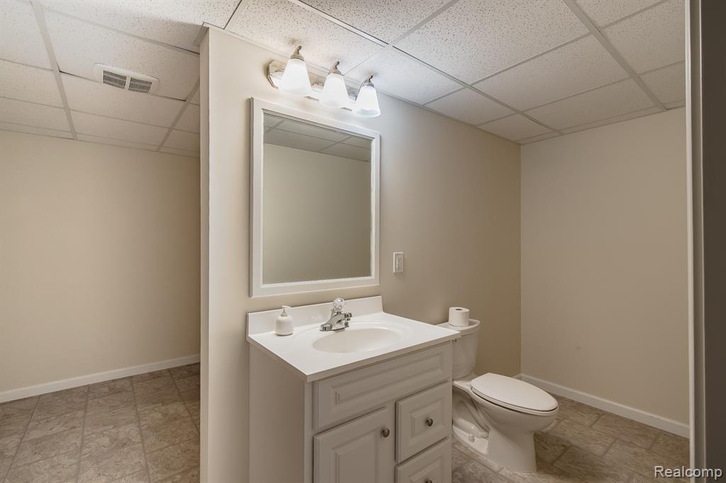 5985 Baypointe Boulevard, Clarkston, MI — Photo 45