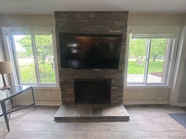 1212 HAMPSHIRE Drive, Canton, MI 48188 — Photo 15
