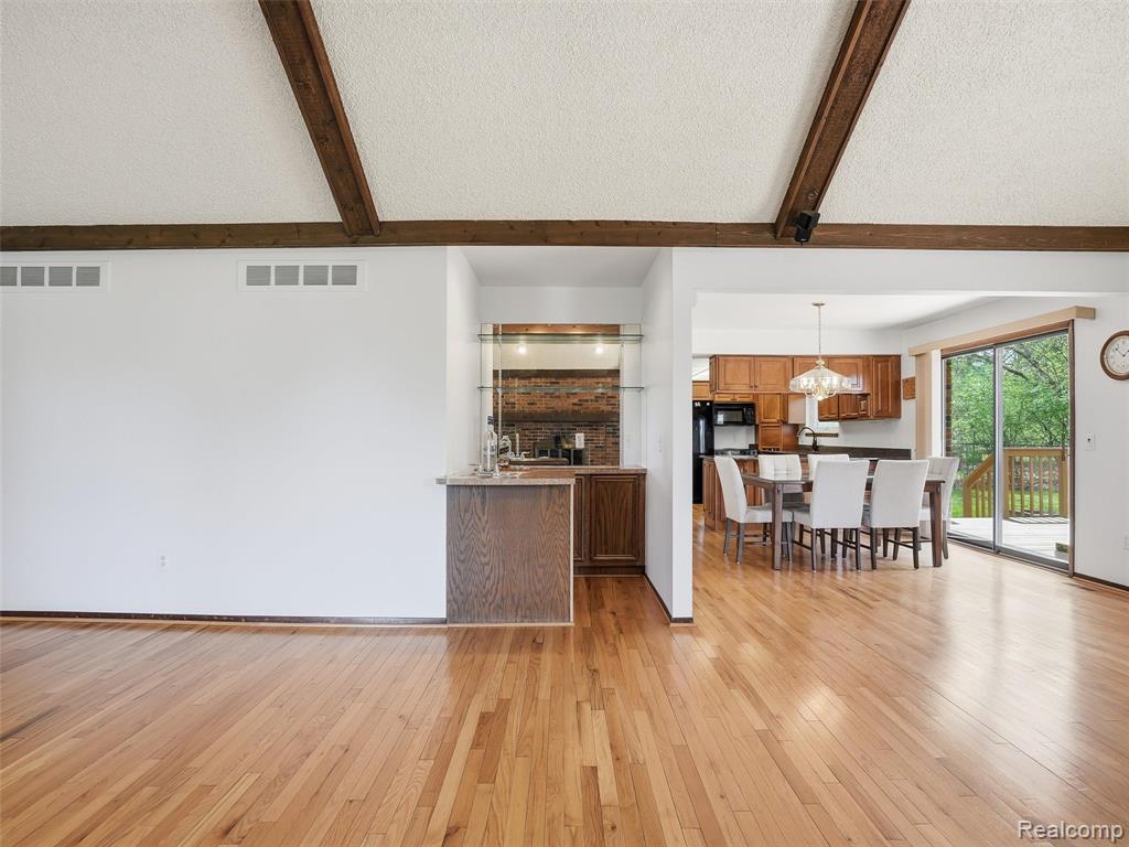 5800 Naneva Court, West Bloomfield, MI — Photo 19