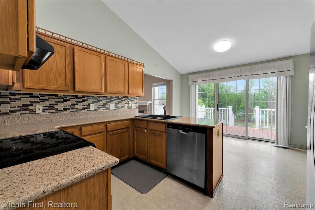616 Light Tower Drive, Belleville, MI 48111 — Photo 17