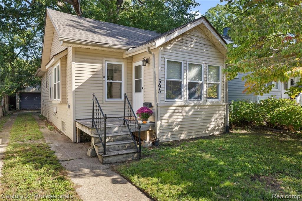 595 E Drayton Street, Ferndale, MI 48220