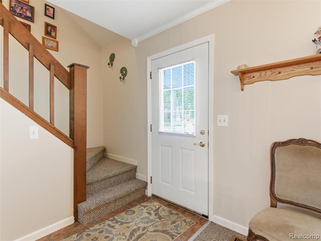 5565 Crescent Road, Waterford, MI 48327 — Photo 6