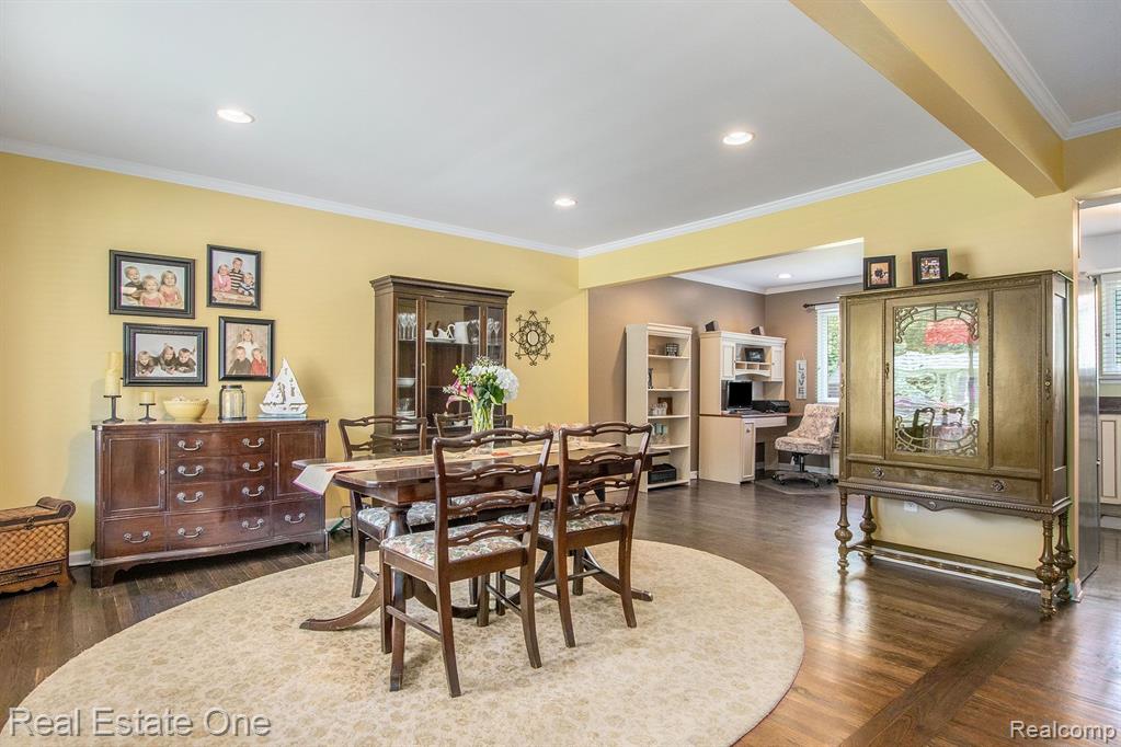 4130 RAMBLEWOOD Drive, Troy, MI 48085 — Photo 2