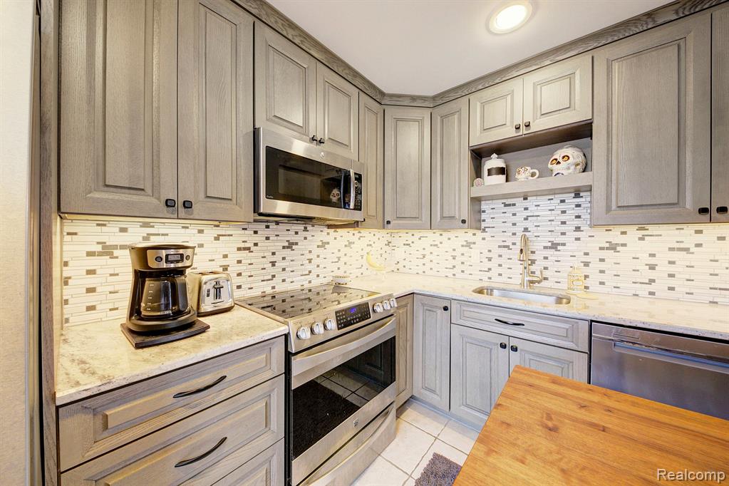 19341 ANDOVER CT, Northville, MI 48167 — Photo 21