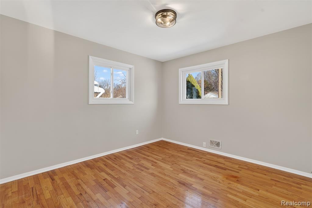 735 Elmwood Drive, Fenton, MI 48430 — Photo 20