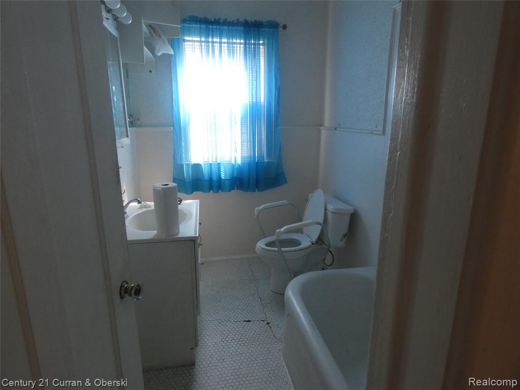 5016 Greenway Street, Detroit, MI 48204 — Photo 8
