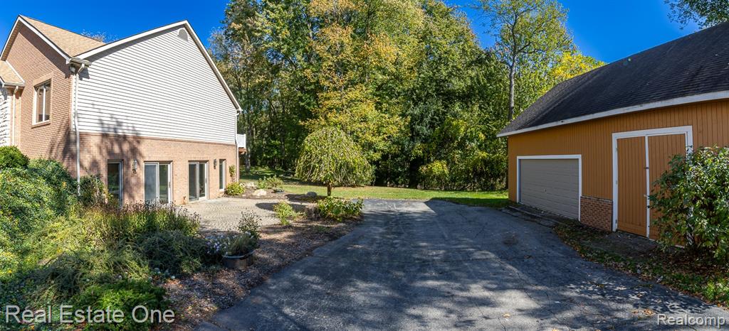 5690 White Lake Road, Clarkston, MI — Photo 84