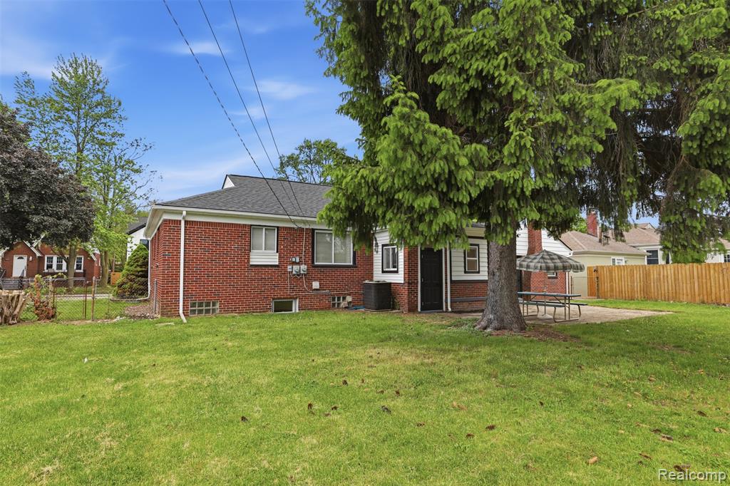 18001 Elizabeth Street, Roseville, MI 48066 — Photo 43