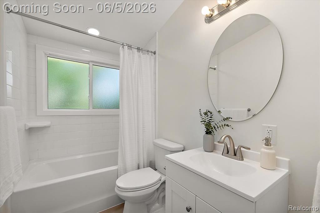 2148 Hoeft Drive, Commerce Twp, MI 48390 — Photo 25