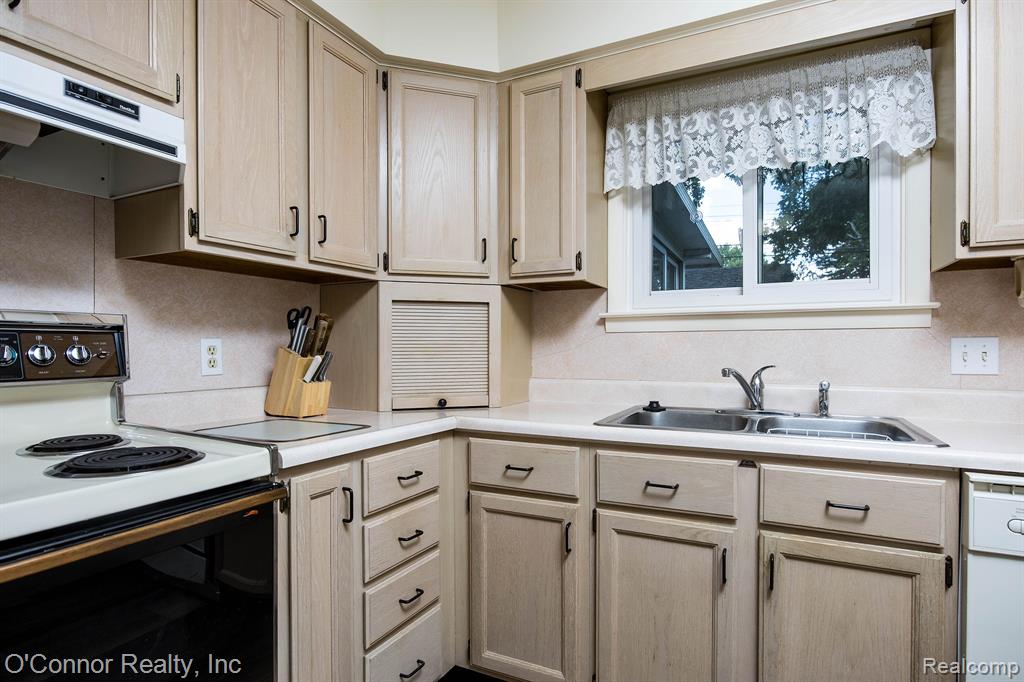 905 Virginia Avenue, Marysville, MI 48040 — Photo 13