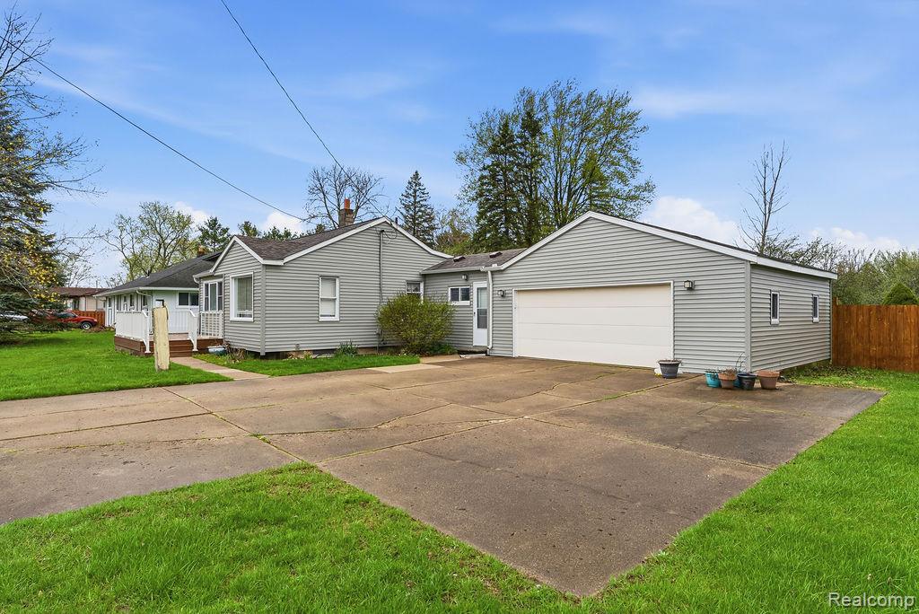 5101 Kendall Drive, Burton, MI 48509 — Photo 5