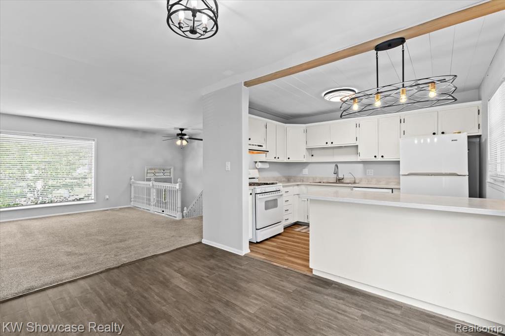 2370 Roselawn Street, Wolverine Lake, MI 48390 — Photo 5