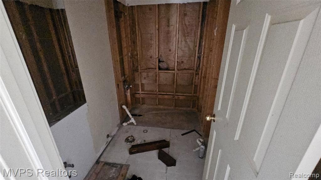540 Clairpointe Woods Drive, Detroit, MI 48215 — Photo 14