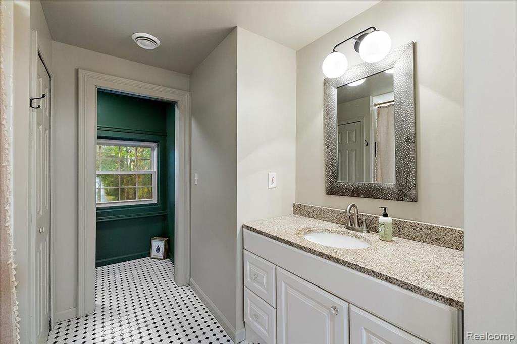 5640 Hummer Lake Road, Oxford, MI 48371 — Photo 70