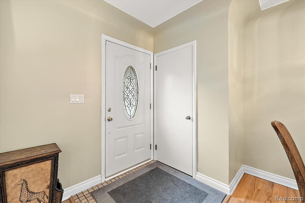 4399 Midrow Road, Waterford, MI 48329 — Photo 5