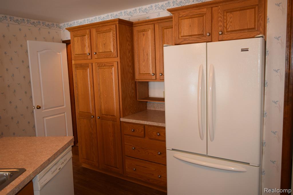 5599 Hickory Circle, Flushing, MI 48433 — Photo 12