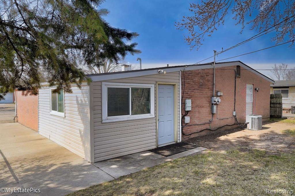 547 S Hawthorne Street, Westland, MI 48186 — Photo 6