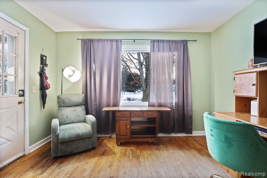 5465 Johnson Road, Flushing, MI 48433 — Photo 11