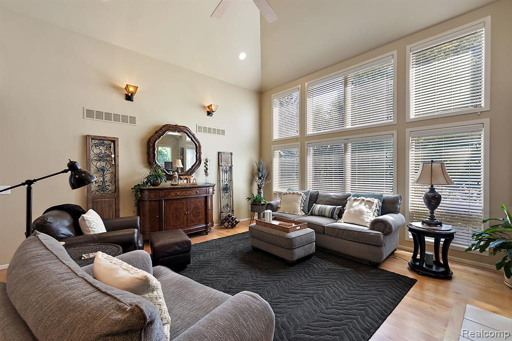 733 LONGFORD Drive, Rochester Hills, MI 48309 — Photo 13