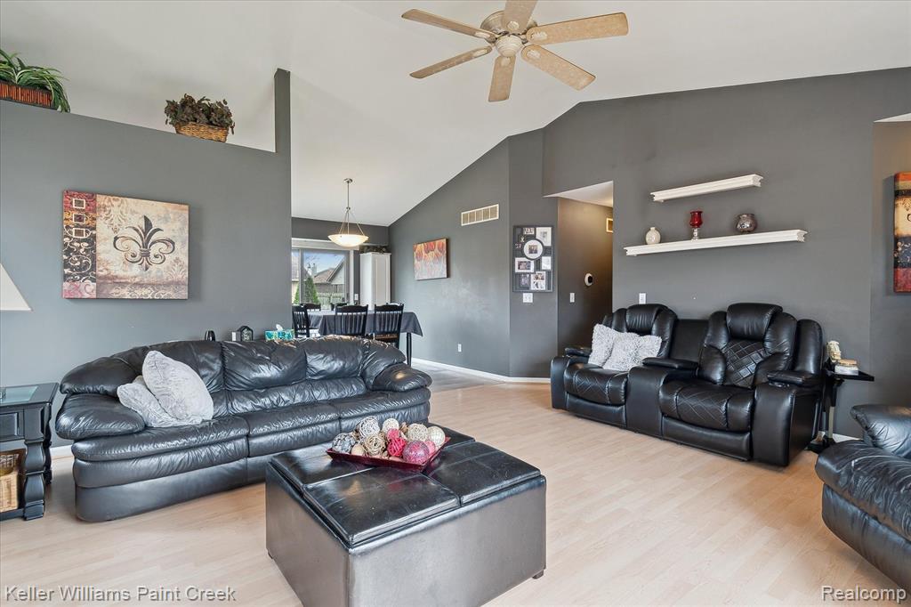 46044 ROYAL Drive, Chesterfield, MI — Photo 9