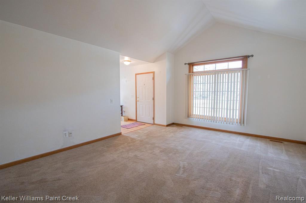 2569 MAPLE FOREST Drive, Wixom, MI 48393 — Photo 12