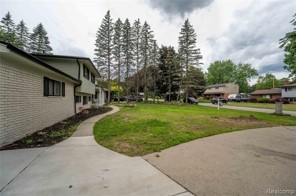 6742 Canterbury Court, Shelby Twp, MI 48316 — Photo 36
