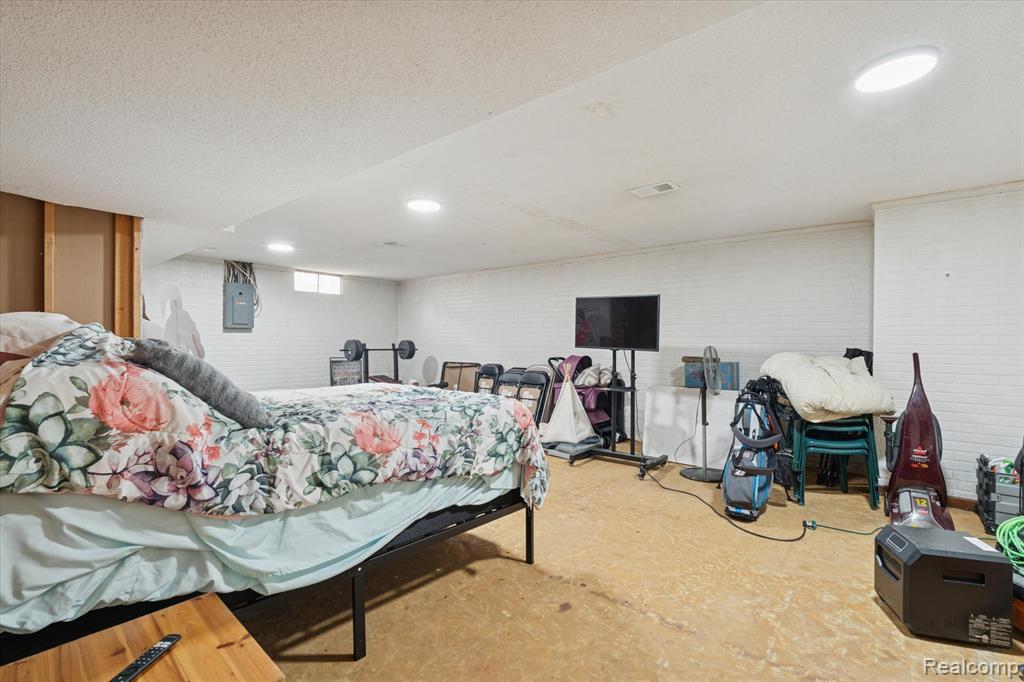 8474 Wesley Drive, Flushing, MI 48433 — Photo 36