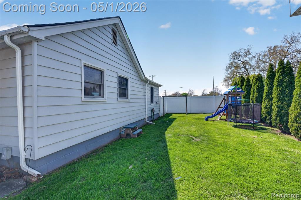 677 Lindbergh Street, Wyandotte, MI 48192 — Photo 17
