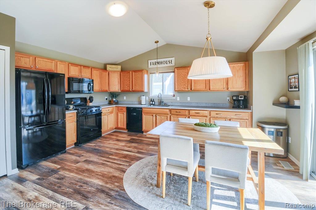 8089 PENINSULA Circle, Grand Blanc, MI 48439 — Photo 14