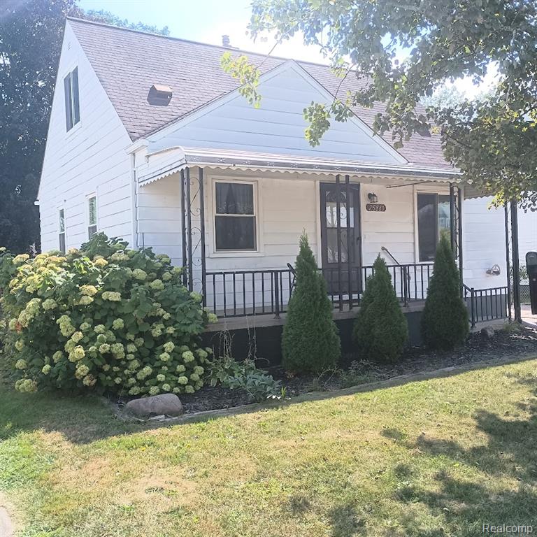 25880 Groveland Street, Roseville, MI 48066