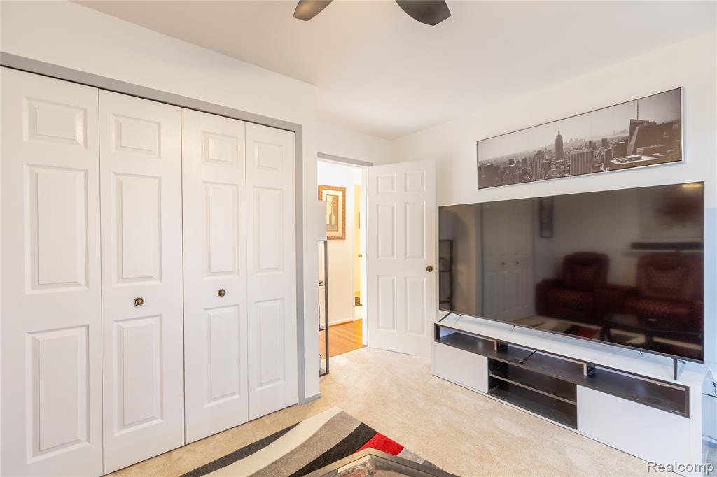 8187 Grays Drive, B7, Grosse Ile, MI 48138 — Photo 13