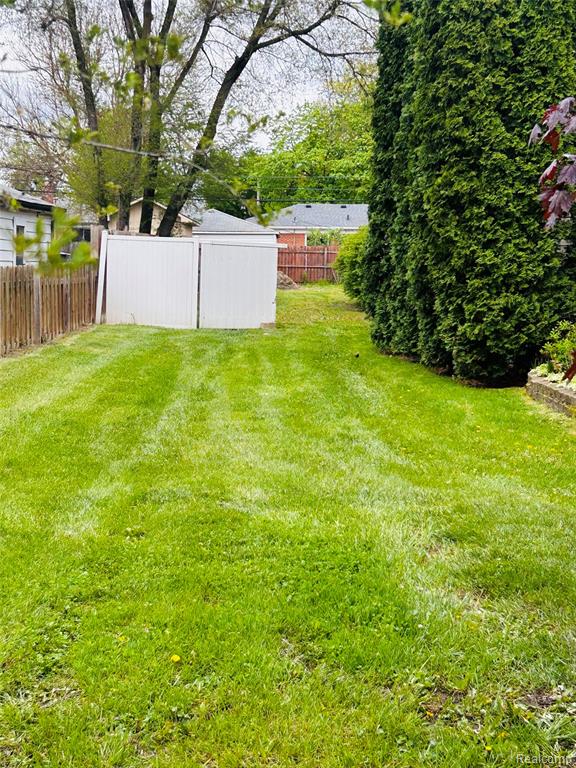 8186 Lenore Street, Dearborn Heights, MI 48127 — Photo 5