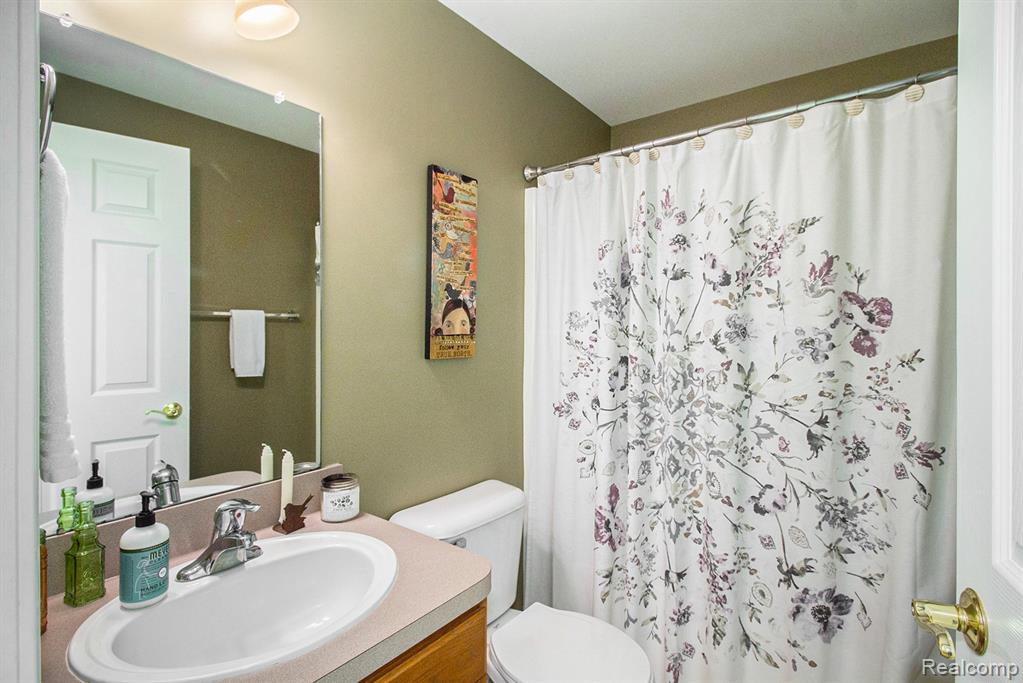 5886 Augusta Lane, Grand Blanc, MI 48439 — Photo 18