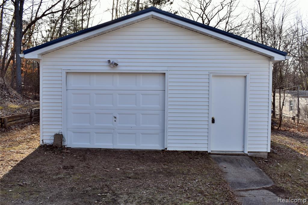 126 Lasalle Avenue, Houghton Lake, MI 48629 — Photo 5
