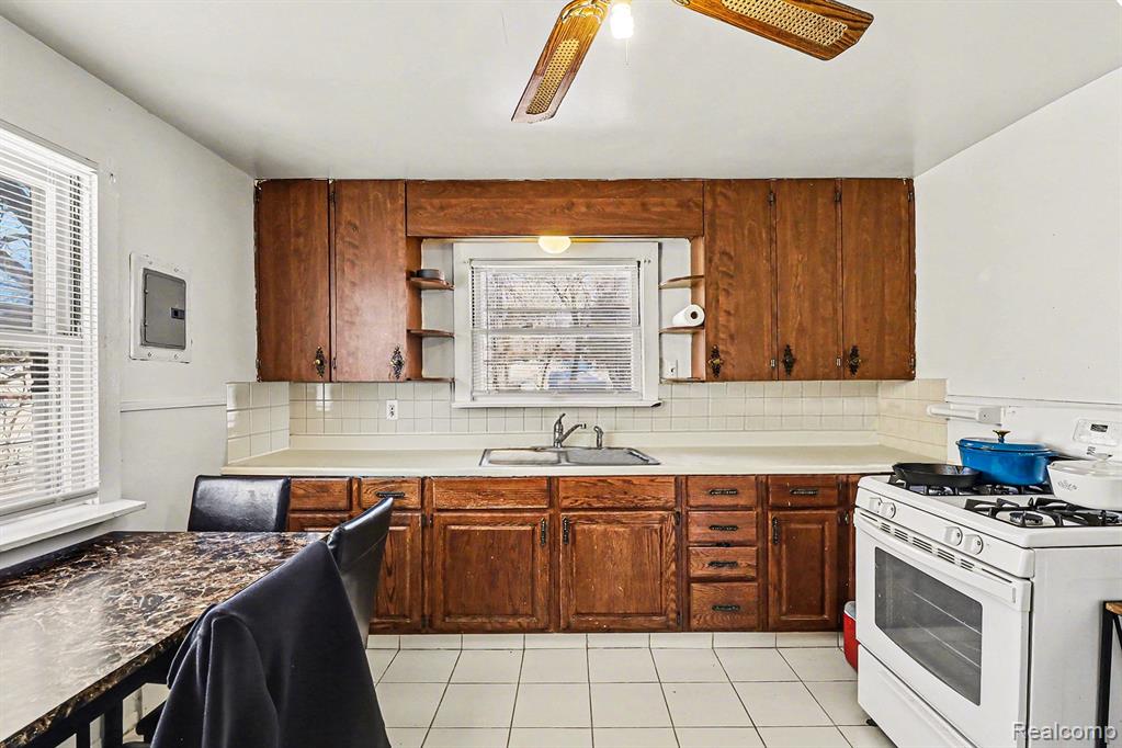 8129 Westminster Avenue, Warren, MI 48089 — Photo 8
